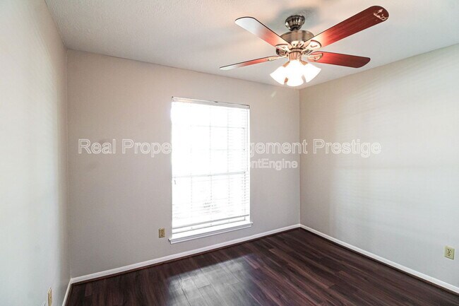 Foto del edificio - 16411 Clearcrest Dr