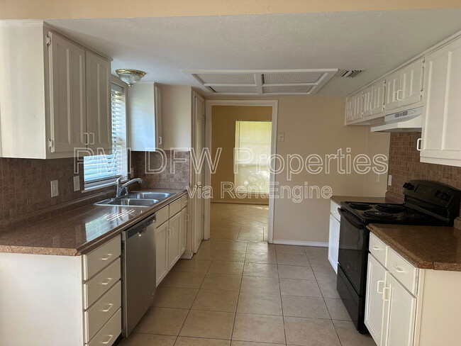 Building Photo - 5209 Pensacola Dr