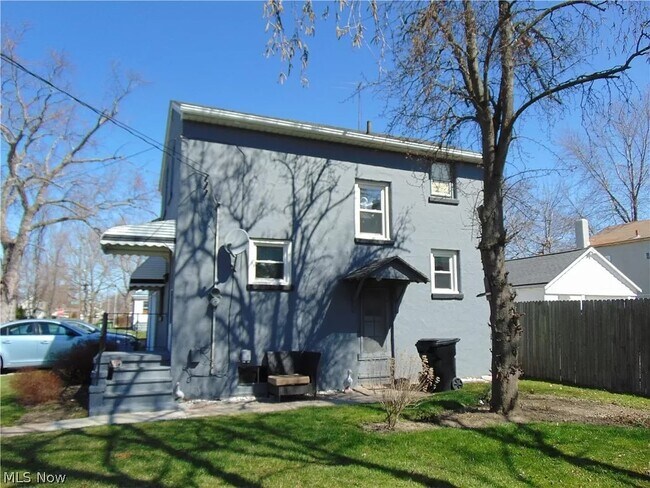Building Photo - 712 Vine St