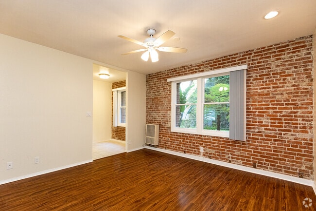 Studio, 1BA - Vivian Apartments
