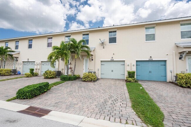Foto del edificio - 3944 Poinciana Ln