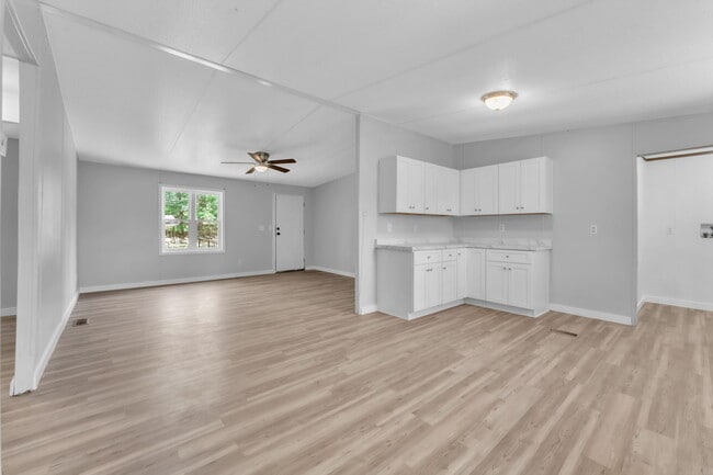 Building Photo - 92 Dryden Ave