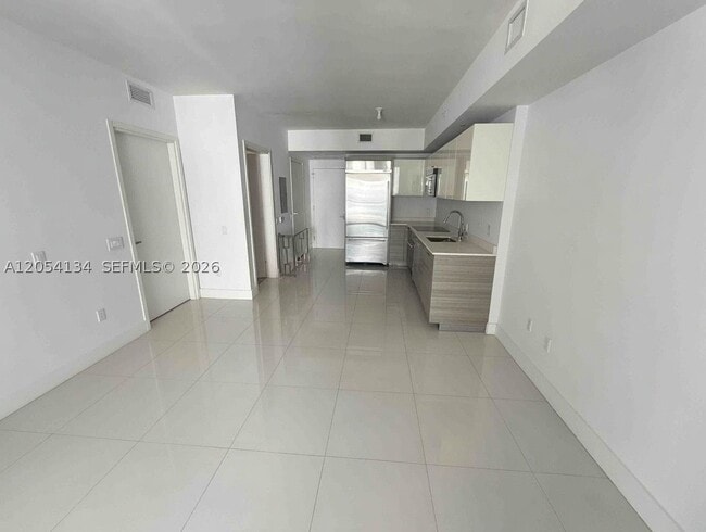 Building Photo - 1300 Brickell Bay Dr