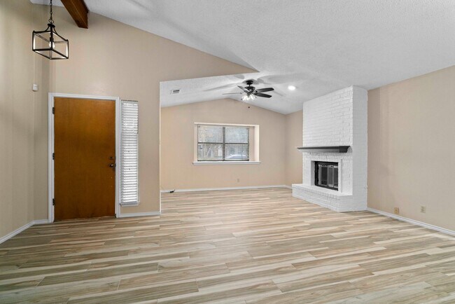 Building Photo - Sleek and Stylish: 2BR/2BA Home with Open ...