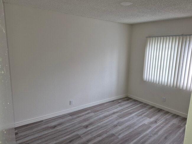 bedroom - 5545 Lindley Ave