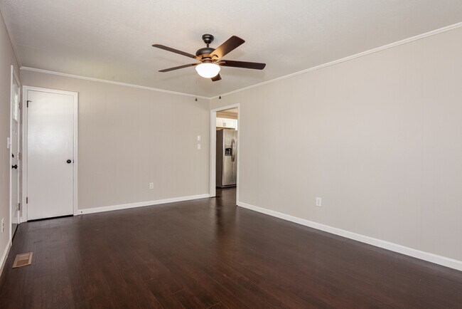 Building Photo - Beautiful 3 BR, 2 and one half BA Ranch