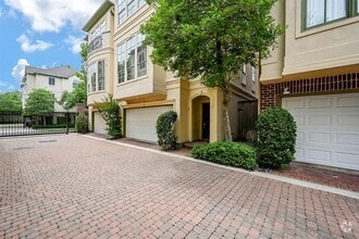 Building Photo - 1337 Hyde Park Blvd