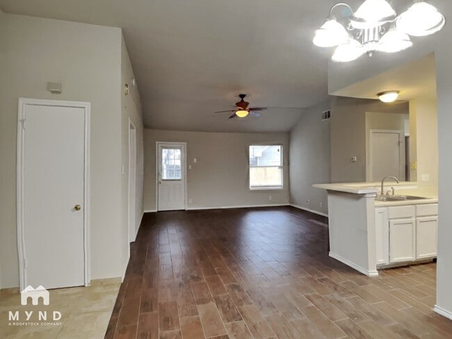 Building Photo - 6204 Duchess Dr