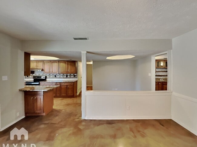 Building Photo - 3816 Walnut Dr