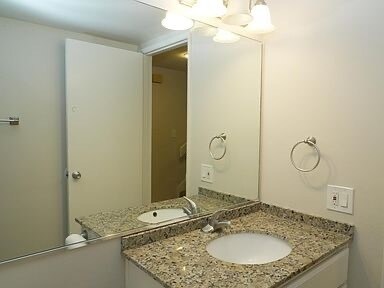 Foto del edificio - FRESHLY PAINTED!