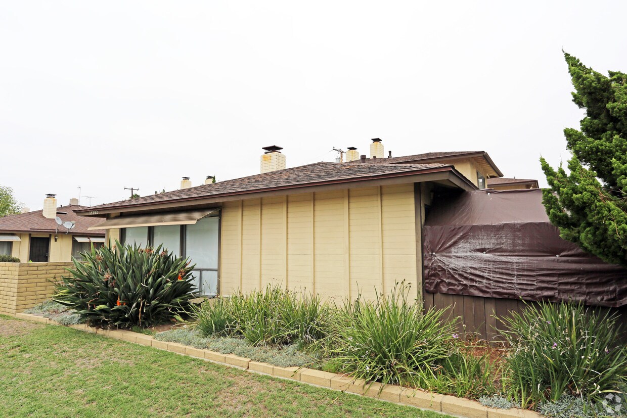 Building Photo - 13282 Fletcher St