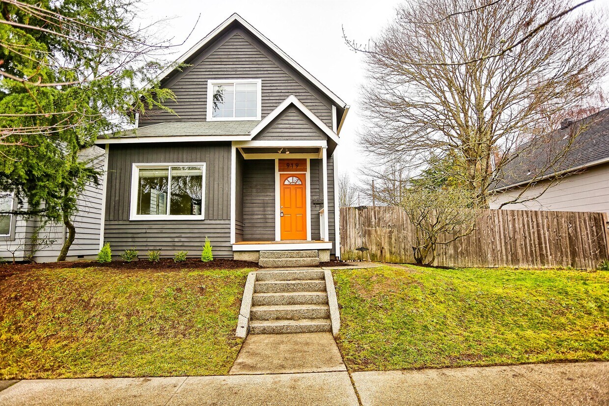 919 N Ainsworth Ave, WA 98403