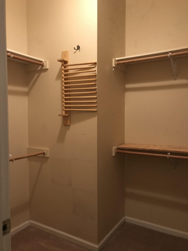 Walk in closet - 5028 W Lawrence Ave