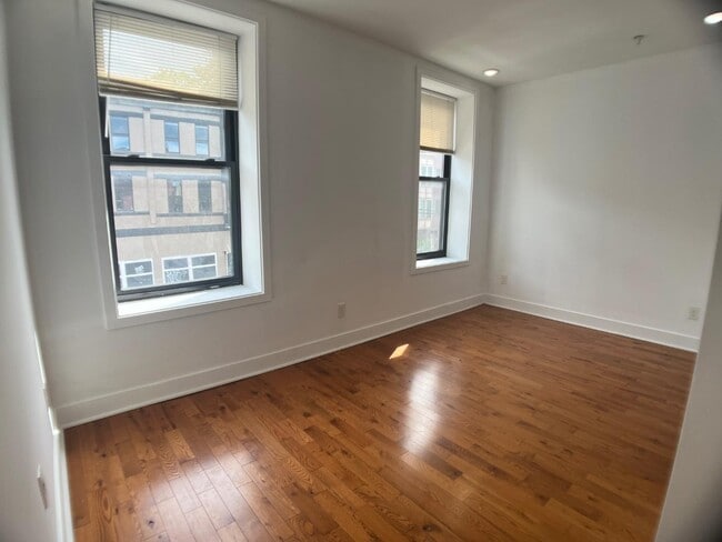 Photo - 3035 W Diamond St Apartment