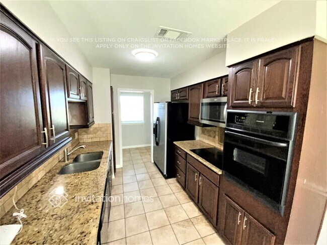Foto del edificio - 318 SW Murphy Rd