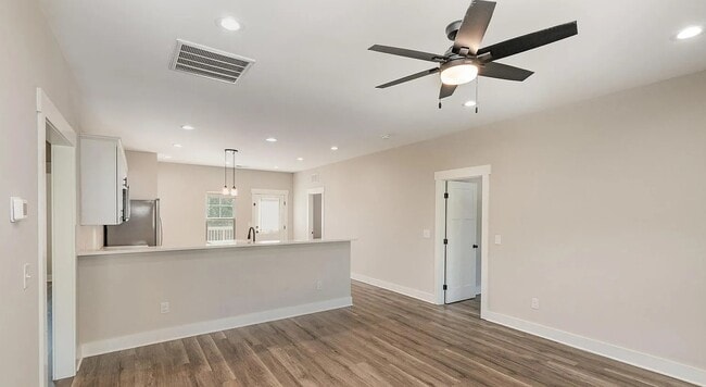 Foto del edificio - 623 Skyland Dr