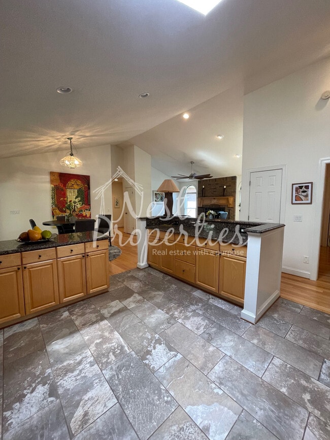 Building Photo - 1429 Adella St