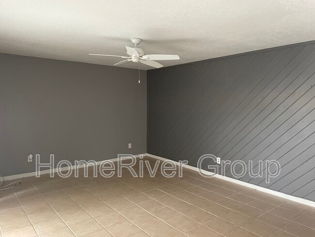 Building Photo - 15240 E Pond Woods Dr