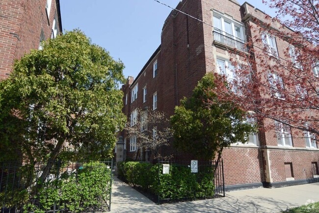 Building Photo - 3036 W Wellington Ave