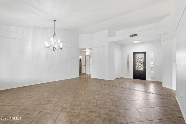 Foto del edificio - 2537 E Lupine Ave