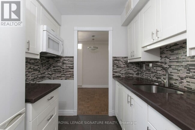 Building Photo - 55 Isabella St