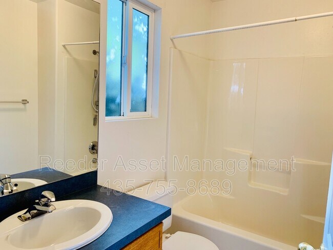 Foto del edificio - 1382 Black Mountain Cir