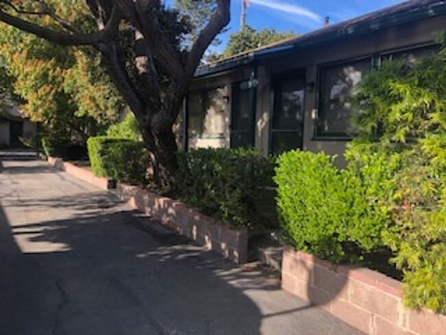 Interior Photo - 11923-27 Venice Blvd