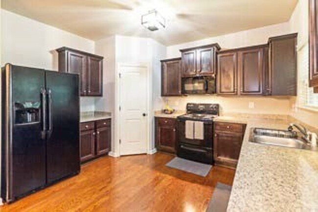 Building Photo - 163 Village Park Dr