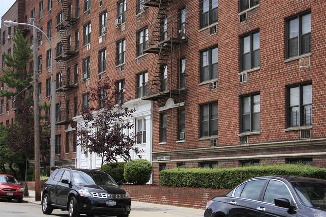 Building Photo - 175-45-17588 88th Ave
