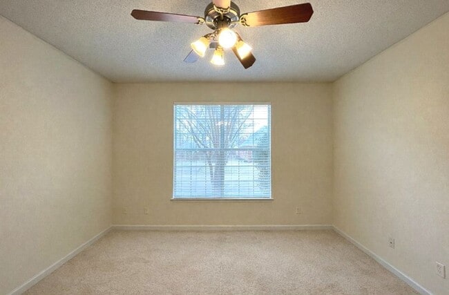 Photo - SPACIOUS 4BDR 2.5BA CONDO IN ARLINGTON SUBDIVISION