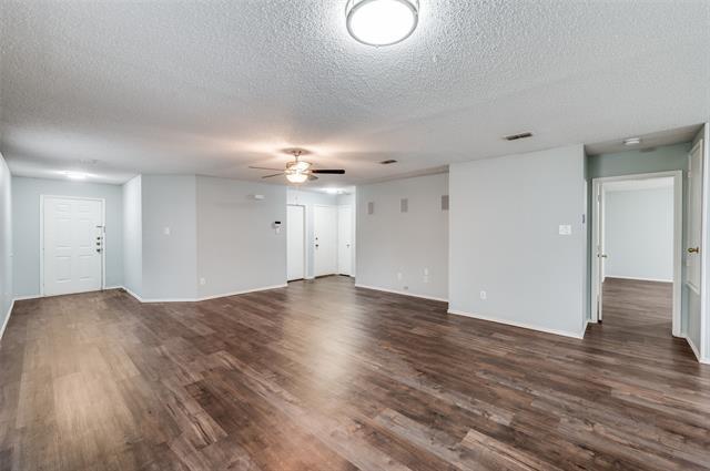 Foto del edificio - 8405 Seven Oaks Ln