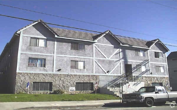 Primary Photo - 14033 Foothill Blvd Apartments