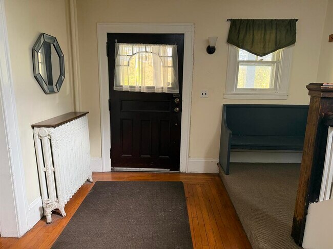 Foto del edificio - 72 Pawling Ave