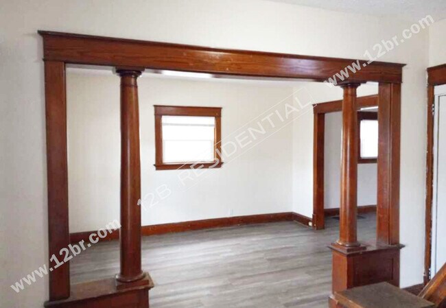 Building Photo - Nice 3-Bedroom Home with Big Yard and Form...
