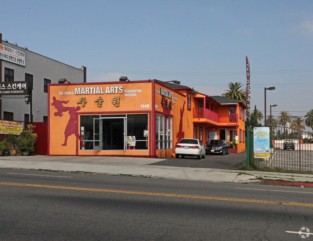 Primary Photo - 1149 Crenshaw Blvd