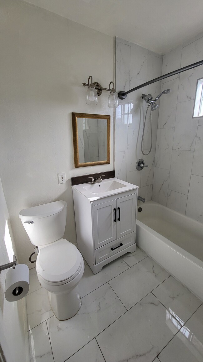 Foto del edificio - 15216 Arcturus Ave