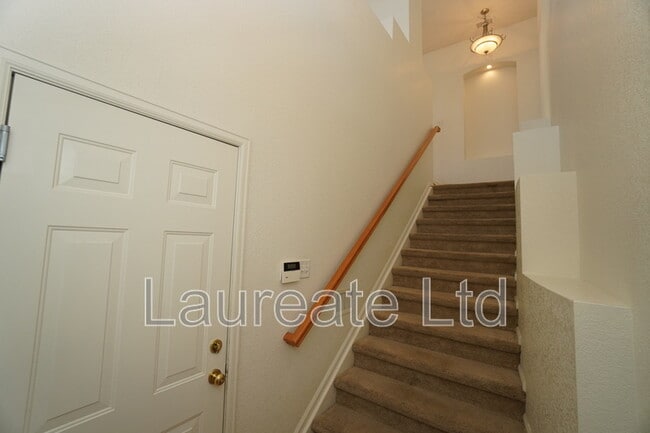 Building Photo - 194 Whitehaven Cir
