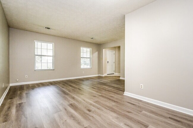 Foto del edificio - 4255 Loveless Pl