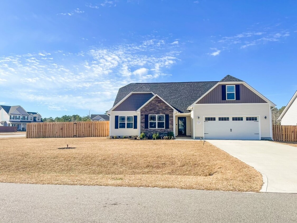 Primary Photo - 4 Bedroom Swansboro Home for Rent