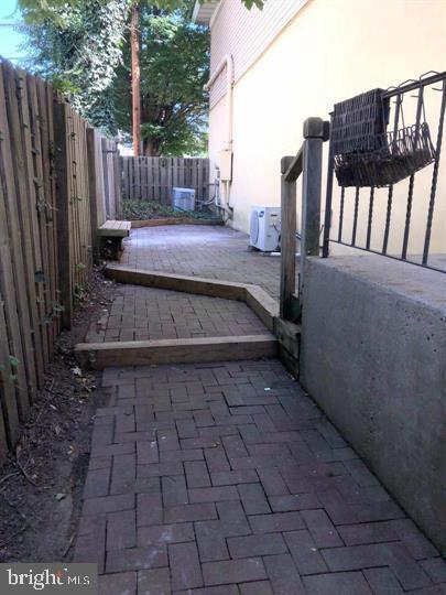 Building Photo - 75 S Main St