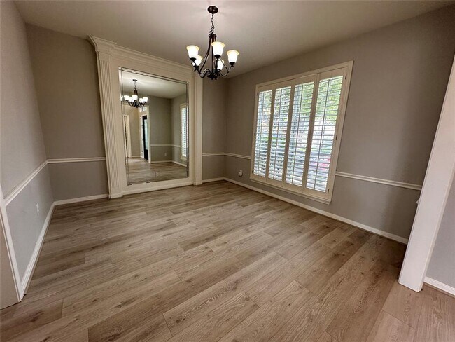 Building Photo - 13146 Oakwood Manor Dr
