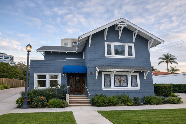 Building Photo - 2427 3rd Ave