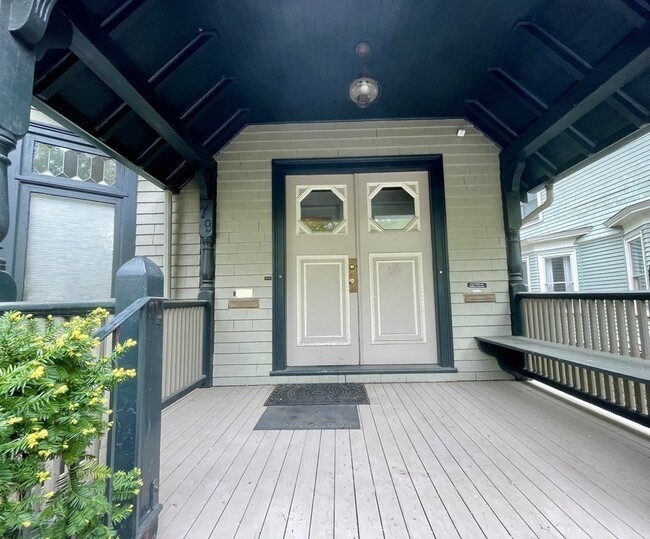 Foto del edificio - 79 Aspinwall Ave