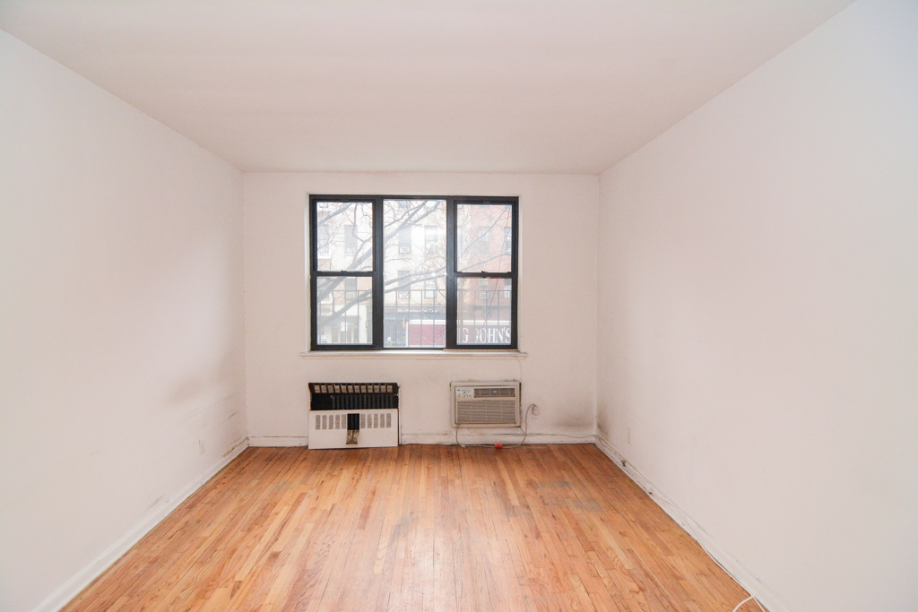 Foto principal - 354 E 83rd St