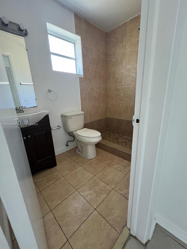 Foto del edificio - 1 bedroom in Hallywood FL 33020