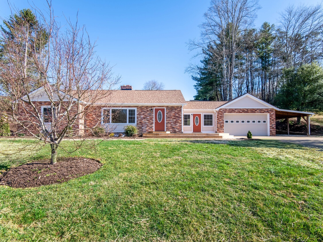 2699 New Leicester Hwy, Leicester, NC 28748 House Rental in Leicester