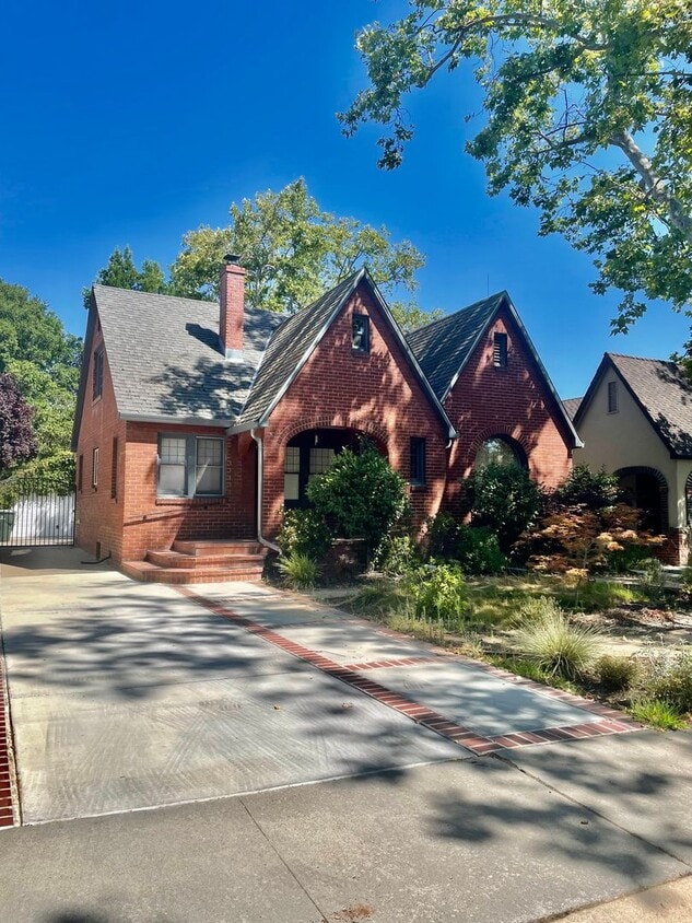 Foto principal - 701 48th St