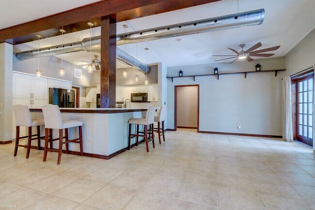 Building Photo - 3 br, 3 bath House - 215 Garden Circle