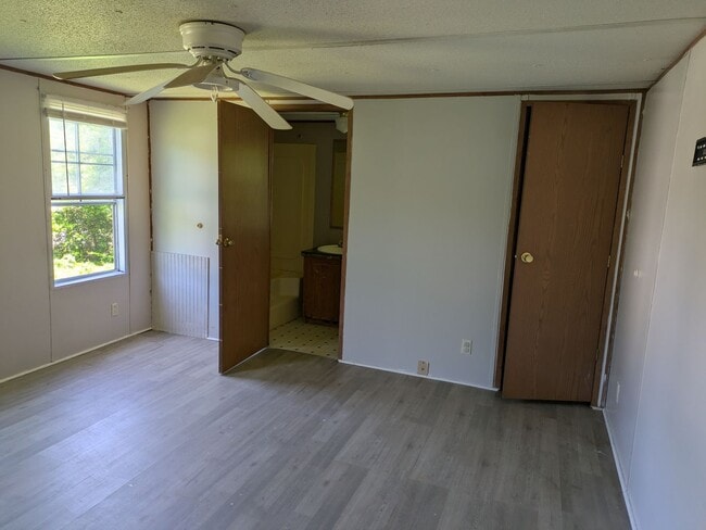 Building Photo - Springs Road Estates Unit#25