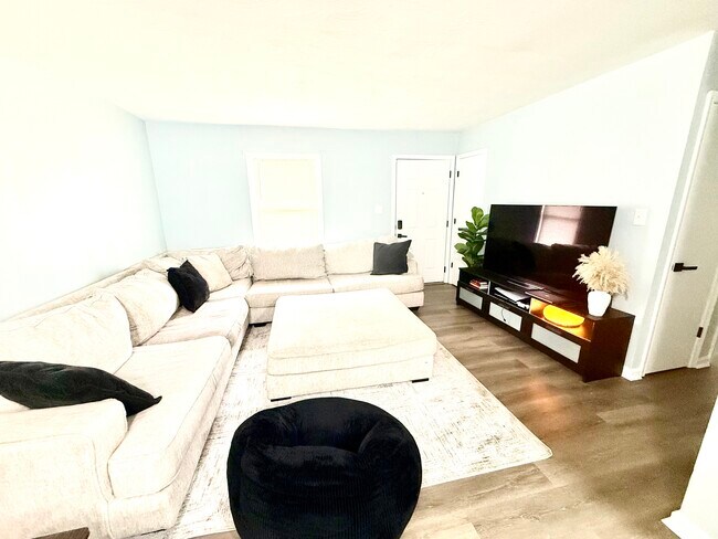 Foto del edificio - 123 Poplar Ave